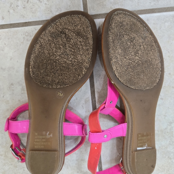 Gianni Bini Fuchsia and Chestnut Sandals - Picture 3 of 4